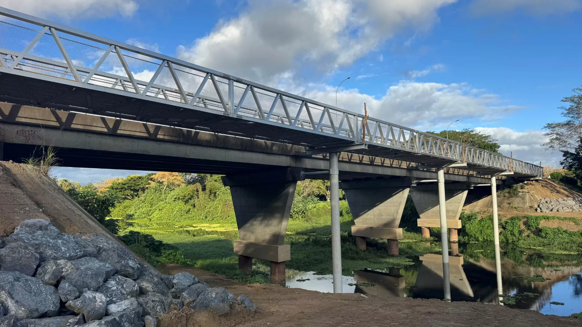 Passerelle piétonne Koné